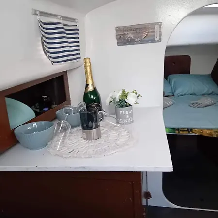 Lod U Jancura Hotel en barco